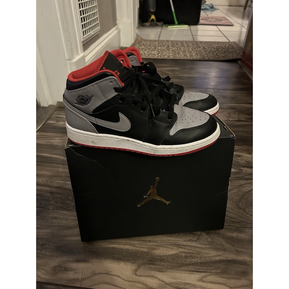 Nike Air Jordan 1 Mid (GS) Shoes Black Cement Gray Red DQ8423-006 Size 6Y Box